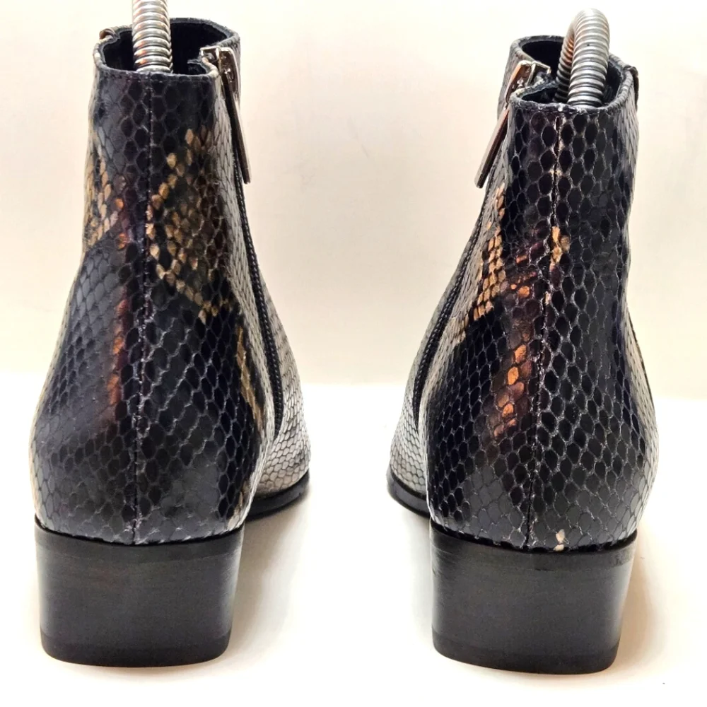 Aquaitalia womens waterproof boots, size 6M. - Picture 3 of 8